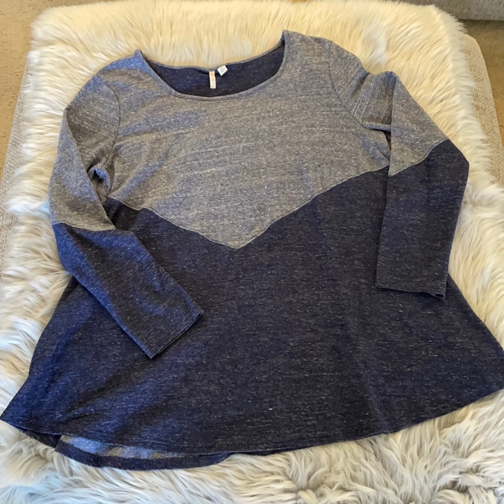 C. Est. 1946 Ladies Size Medium tunic sweater, dark and light blue color block